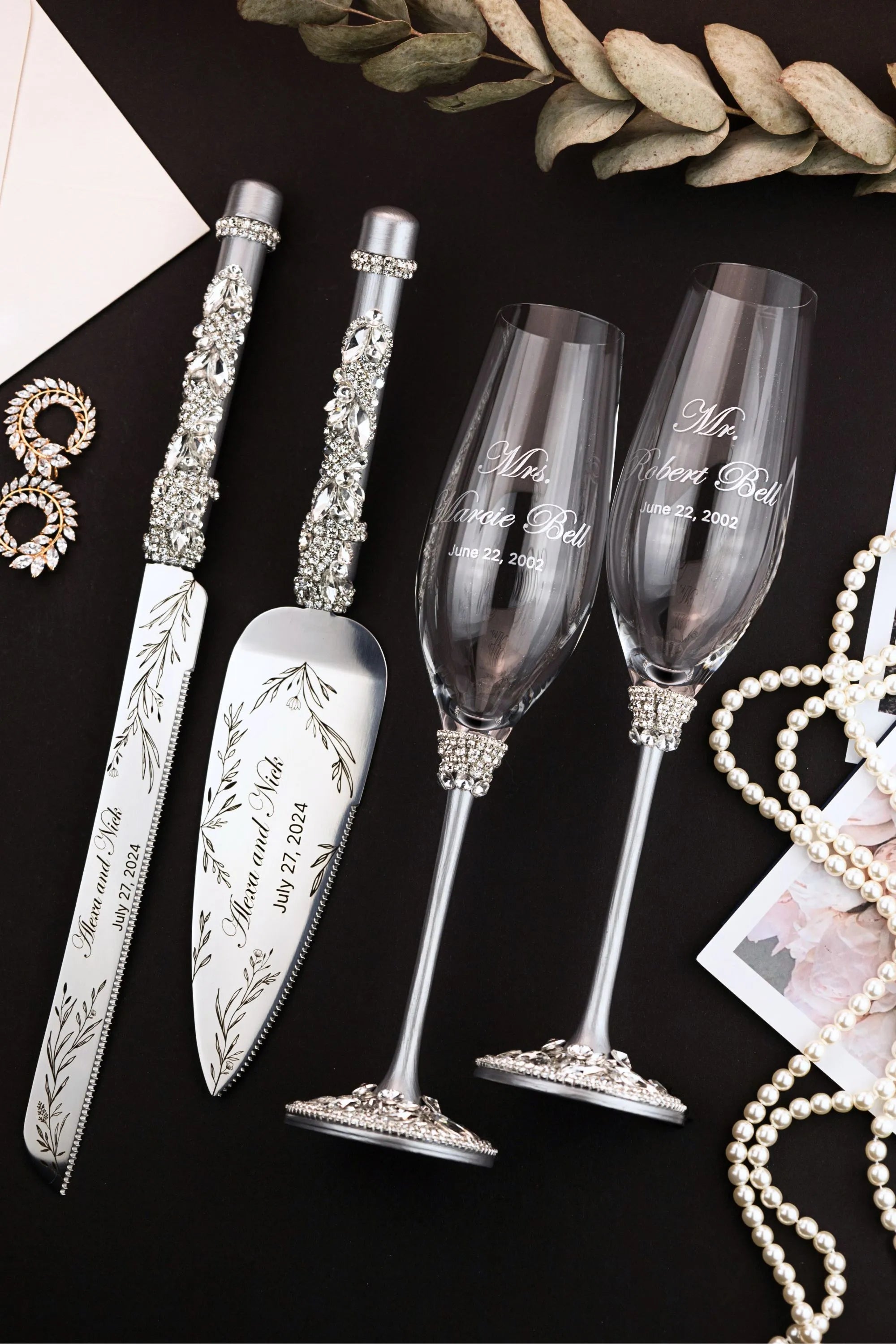 Flutes & Cake Set Black and Gold