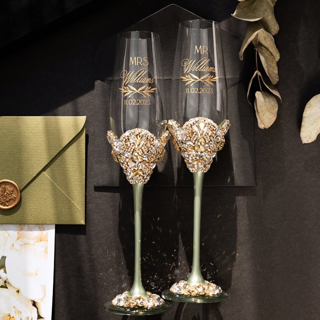 Blossom flutes & set for cake in Olive - ELENA HONCH