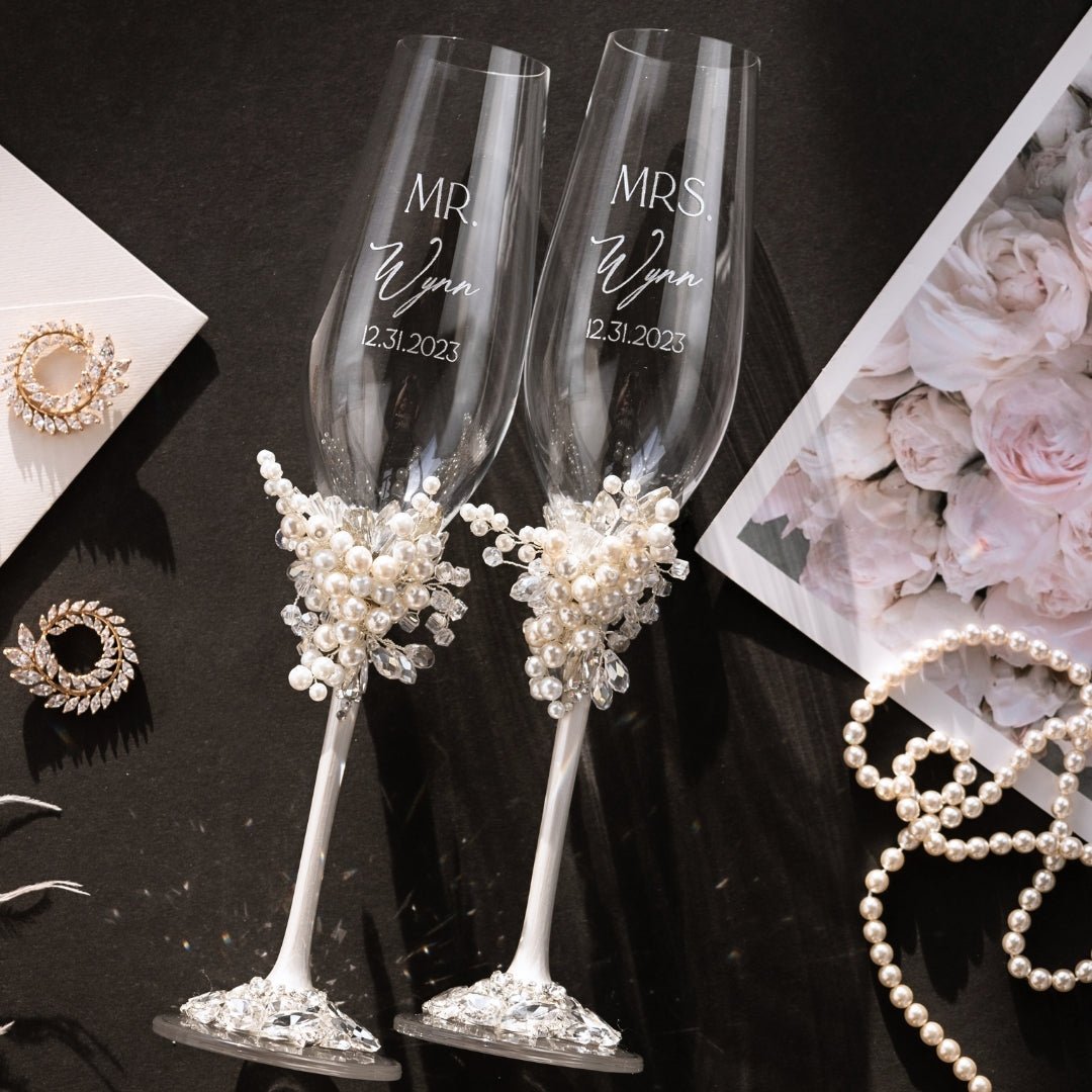 Flutes & Cake set with pearls in White - ELENA HONCH