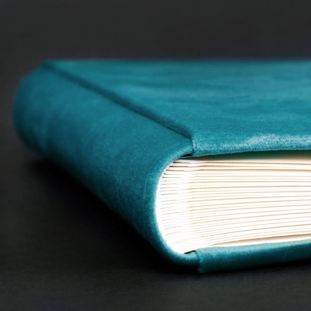 Guestbook in Deep Teel - ELENA HONCH