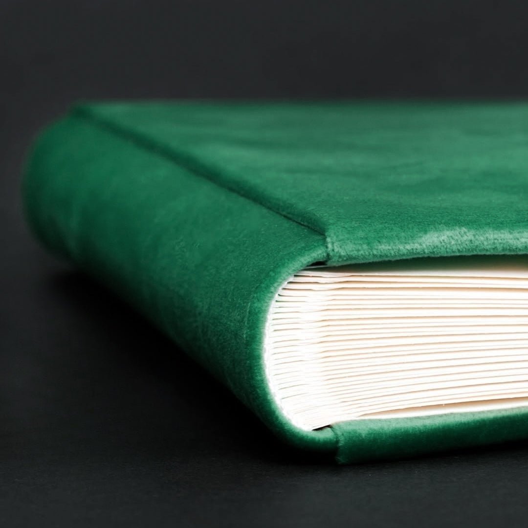 Guestbook in Emerald - ELENA HONCH