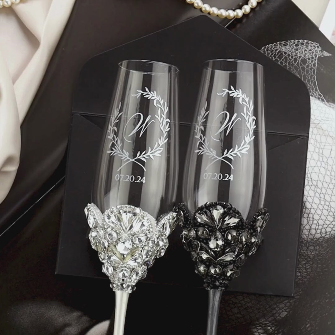 Flutes Blossom Black & White
