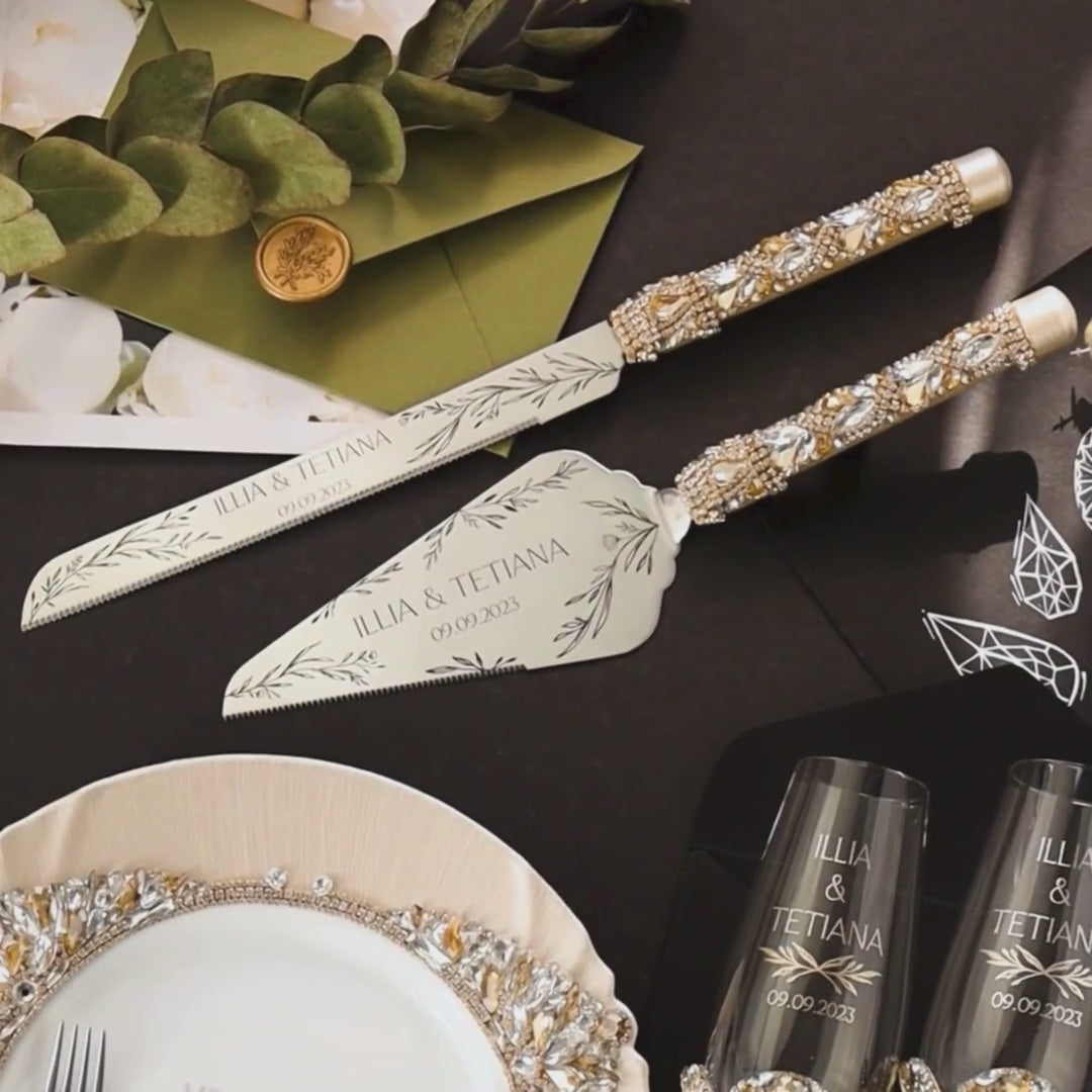 Ivory & Gold Set For Cake