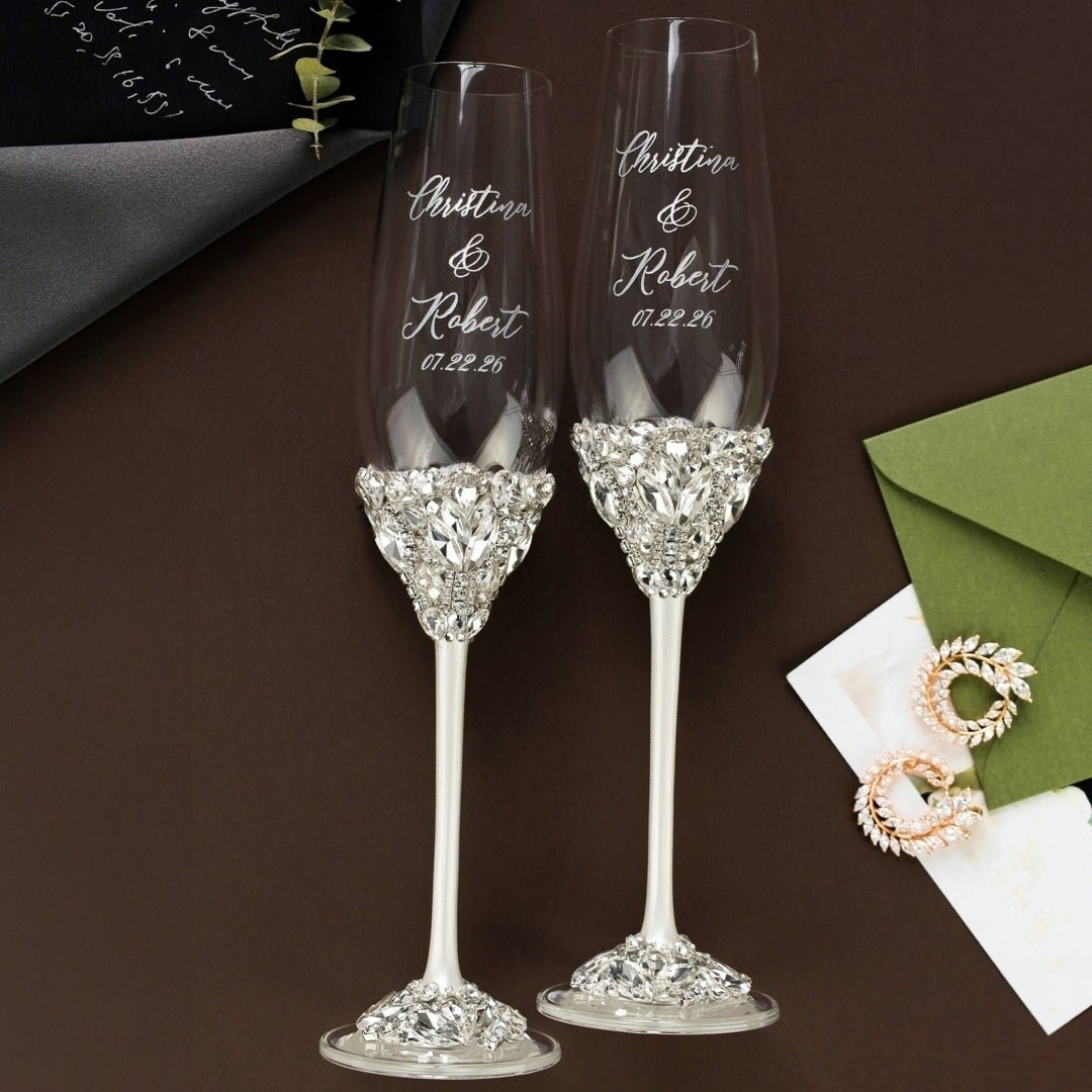 Ruta White Toasting Glasses & Cake Cutting Set - ELENA HONCH