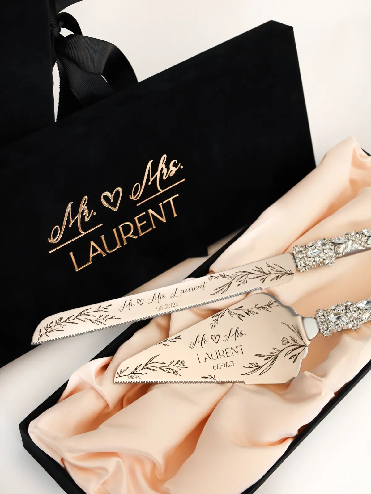 Velvet Gift Box For Flutes & Cake Set - ELENA HONCH