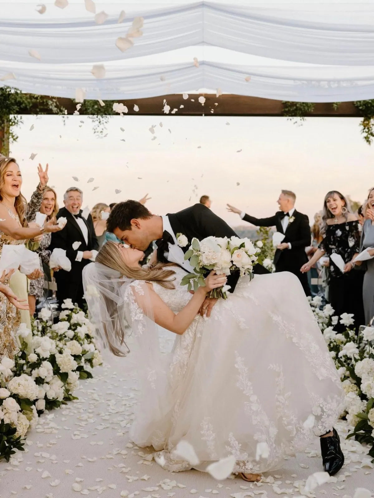 The fabulous wedding of Taylor Lautner and Taylor Dome
