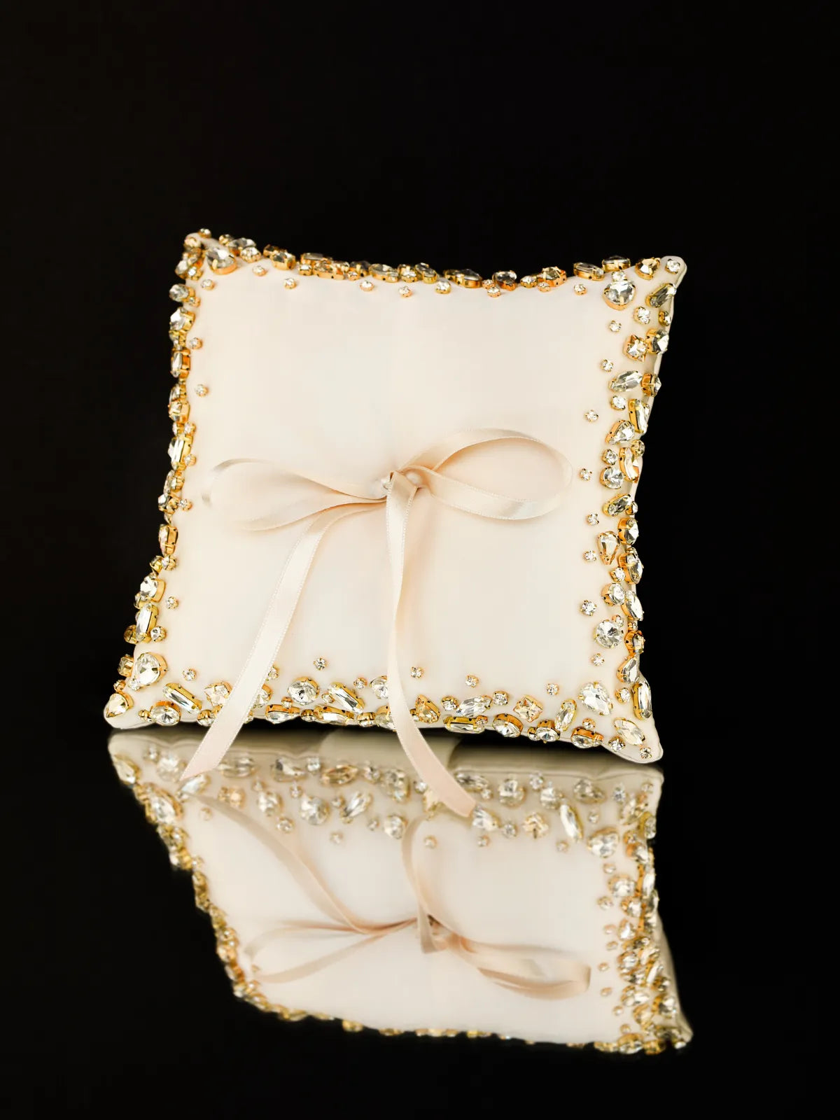 Ruta Set Ivory &amp; Gold With Pillow