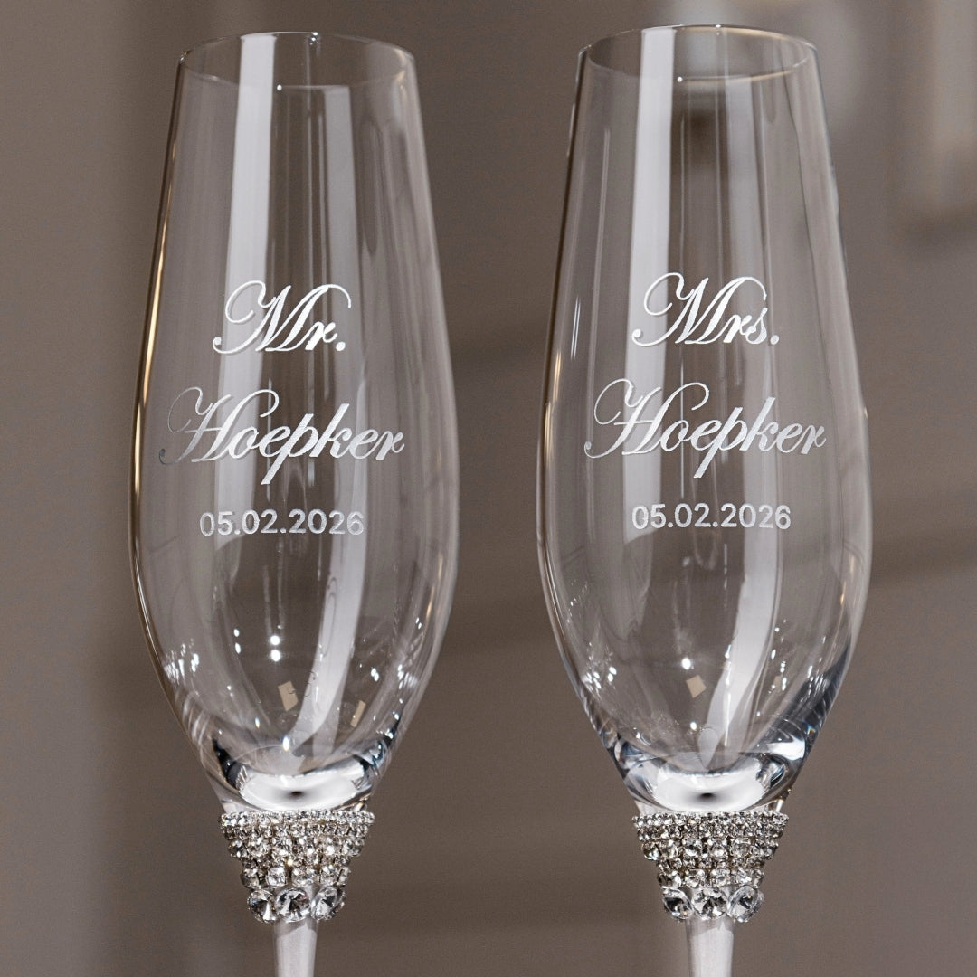 Wedding Flutes Avrora &amp; Cake Cutting Set in White