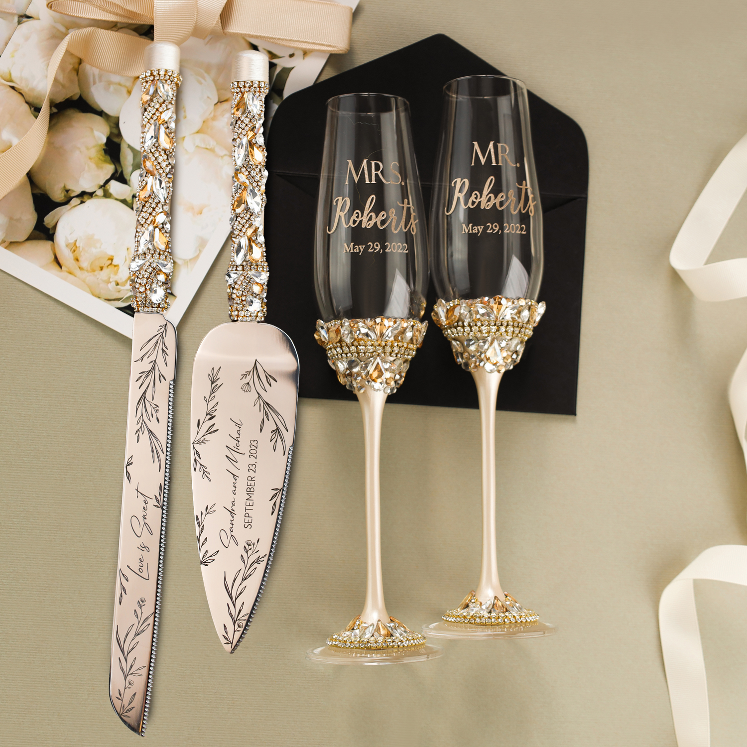 Ivy Flutes And Cake set in Ivory &amp; Gold