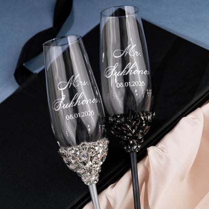 Ruta Flutes with Cake Set in Black &amp; Silver