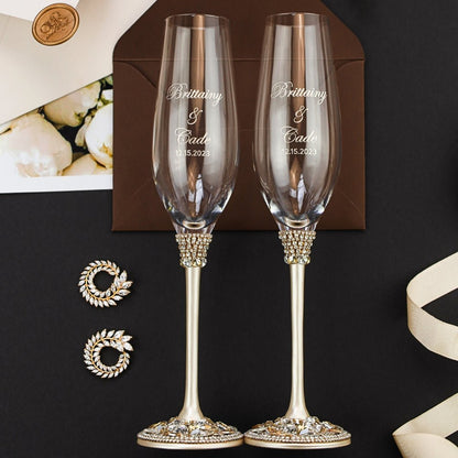 wine glass wedding flutes. glasses for wedding flutes. bride and groom champagne wedding flutes. wedding champagne flutes.