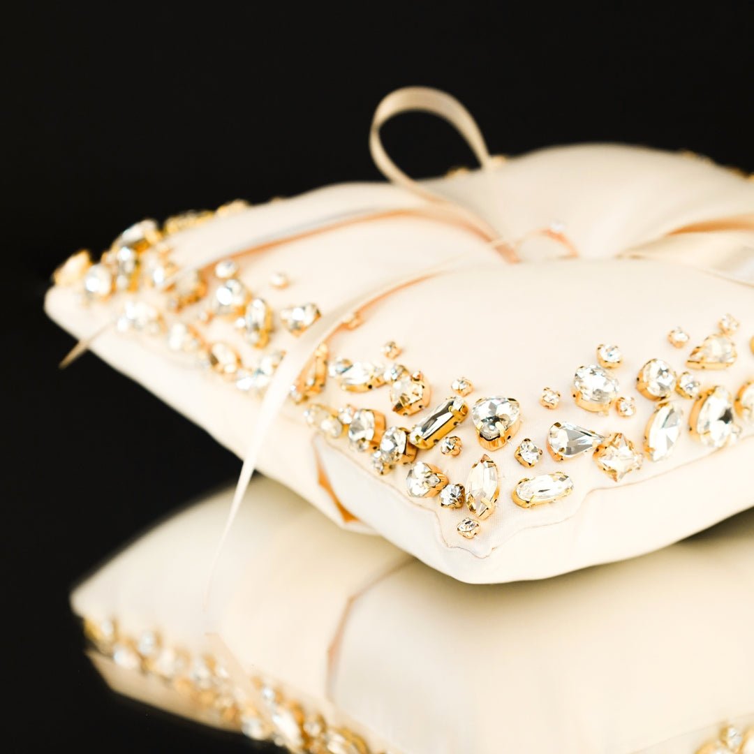 Blossom Ivory &amp; Gold Set With Pillow - ELENA HONCH