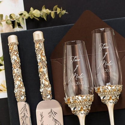 Personalized silverware set for bride&amp;groom. Mr&amp;Mrs forks for wedding cake cutting ceremony. Laser-engraved cake server&amp;knife