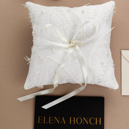 Pearls Margaret Flutes White With Pillow - ELENA HONCH