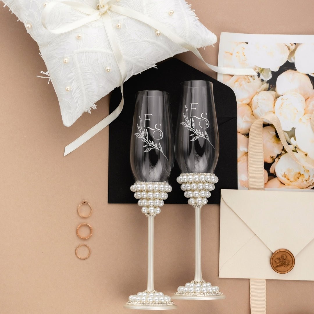 Pearls Margaret Flutes White With Pillow - ELENA HONCH