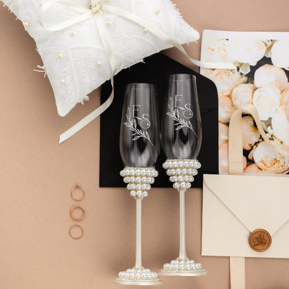 Pearls Margaret Flutes White With Pillow - ELENA HONCH