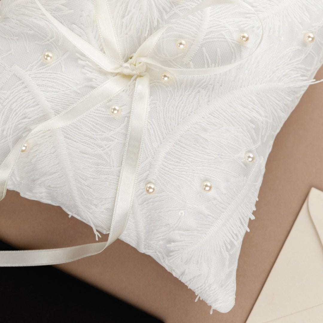 Pearls Margaret Flutes White With Pillow - ELENA HONCH