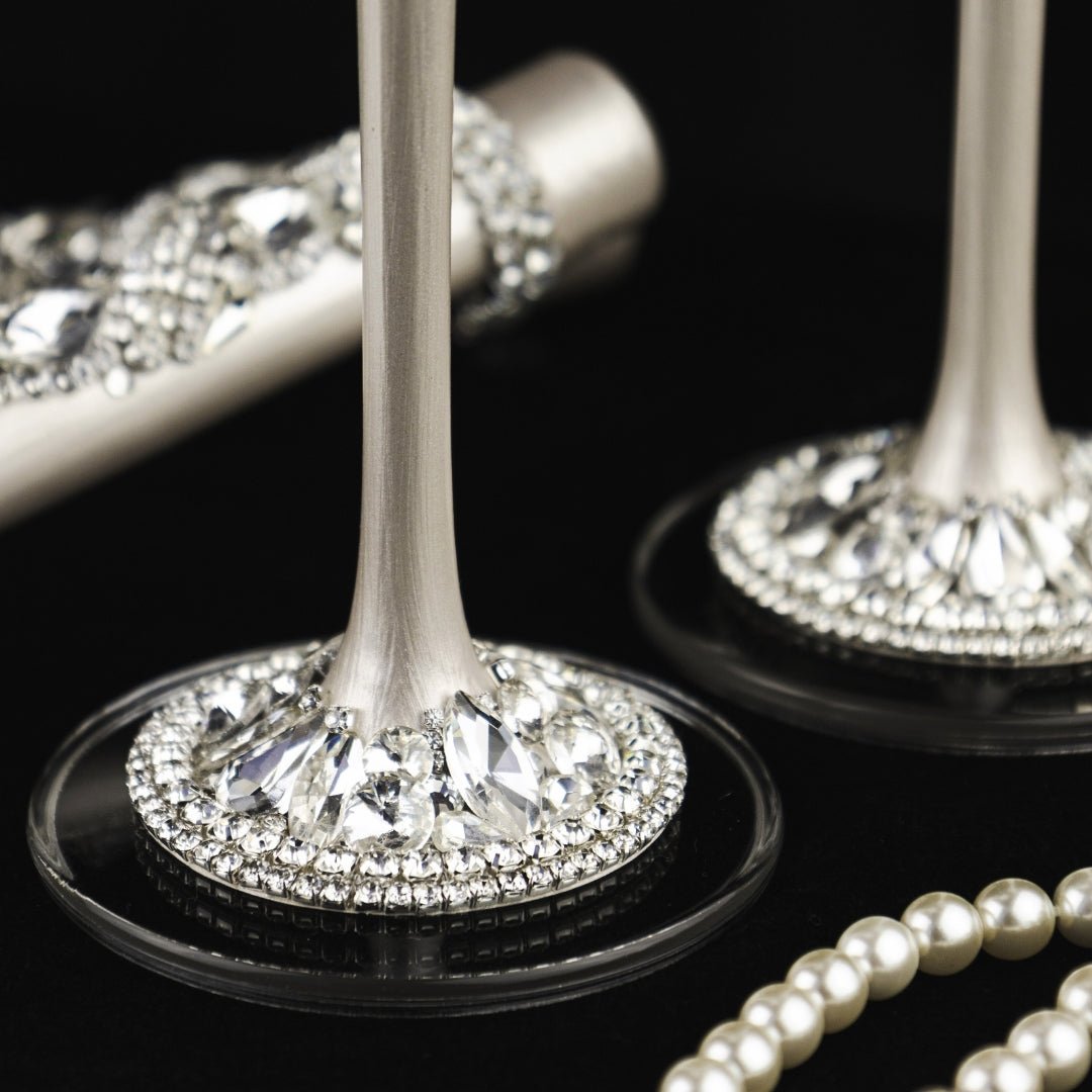 Personalized Crystal Flutes and Set for Cake Ivy White - ELENA HONCH