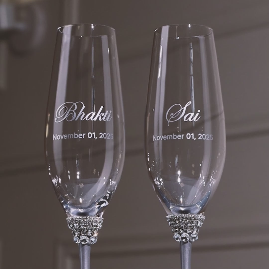 Laser-Enraved Flutes Avrora &amp; Cake Set in Silver