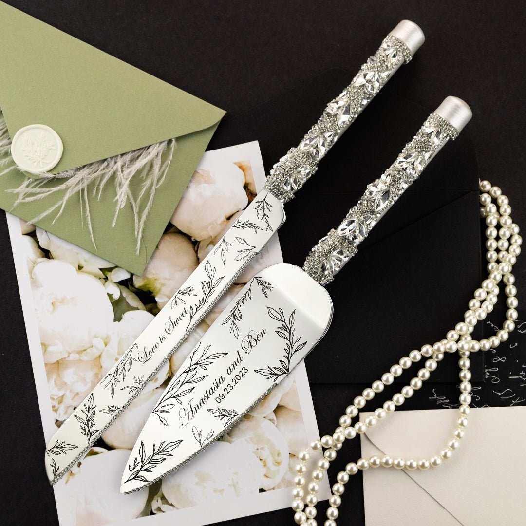 Wedding Flutes Avrora &amp; Cake Cutting Set in White - ELENA HONCH