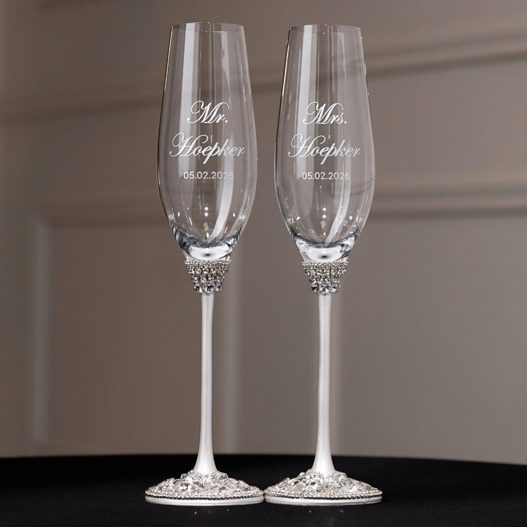 Wedding Flutes Avrora &amp; Cake Cutting Set in White - ELENA HONCH