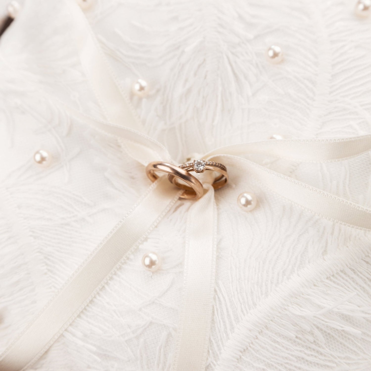 Wedding Glasses Blossom Ivory With Pearls &amp; Cake Set With Pillow for Rings - ELENA HONCH