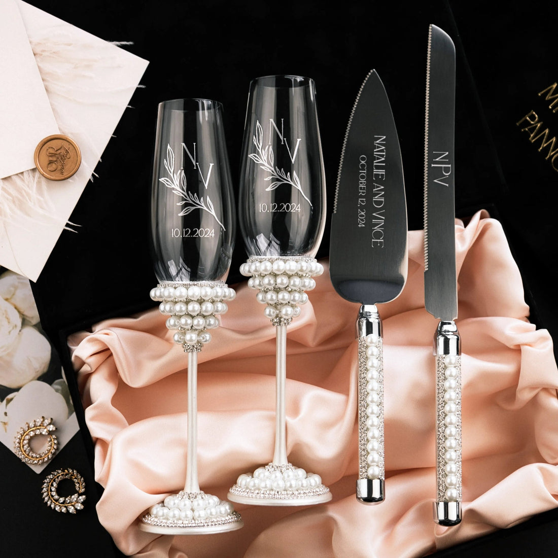 personalized wedding flutes &amp; cake server set. personalized wedding champagne flutes and cake &amp; sets. wedding flute set.