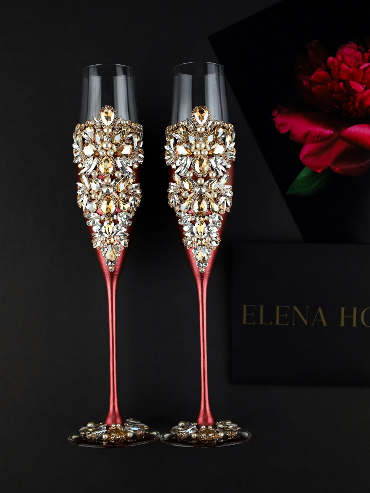 Burgundy champagne flutes and pillow for rings