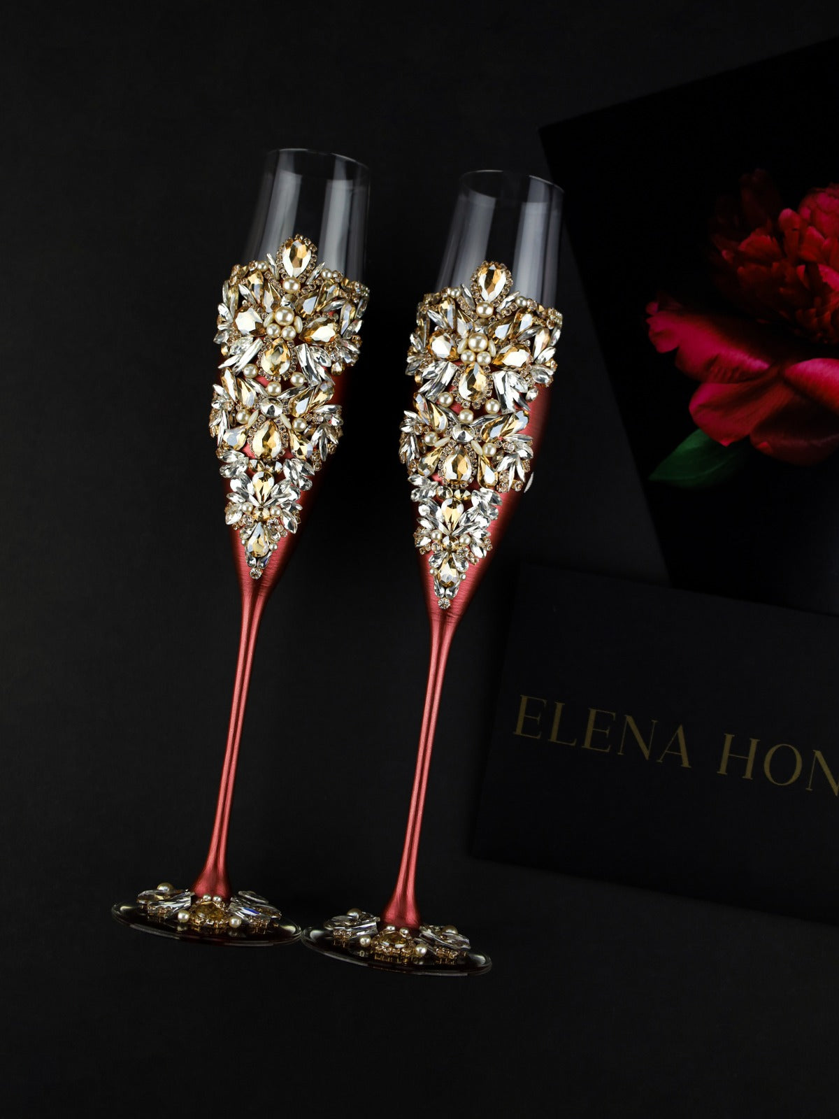 Burgundy champagne flutes and pillow for rings