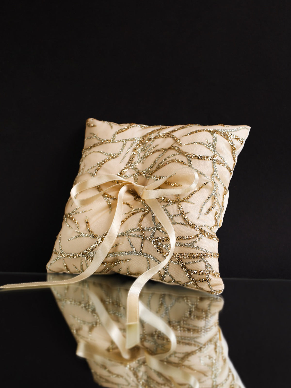 Ruta Ivory &amp; Gold Set with pillow